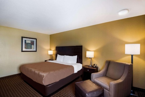 Quality Inn Des Moines image 12