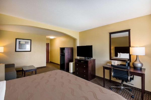 Quality Inn Des Moines image 16