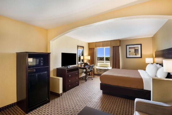 Quality Inn Des Moines image 17