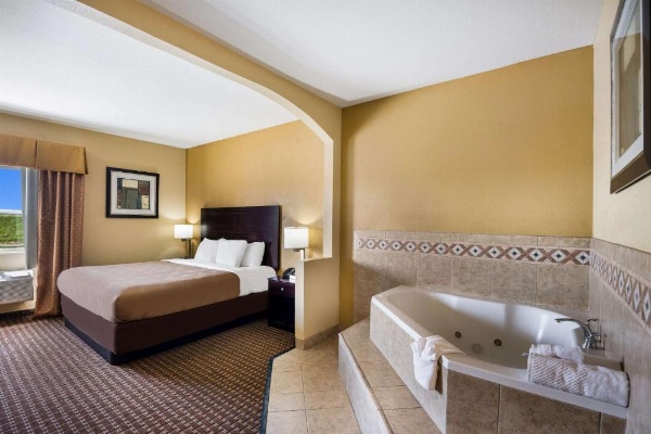 Quality Inn Des Moines image 18