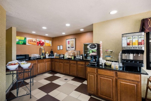 Quality Inn Des Moines image 26