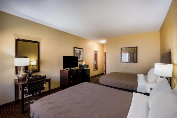 Quality Inn Des Moines image 9